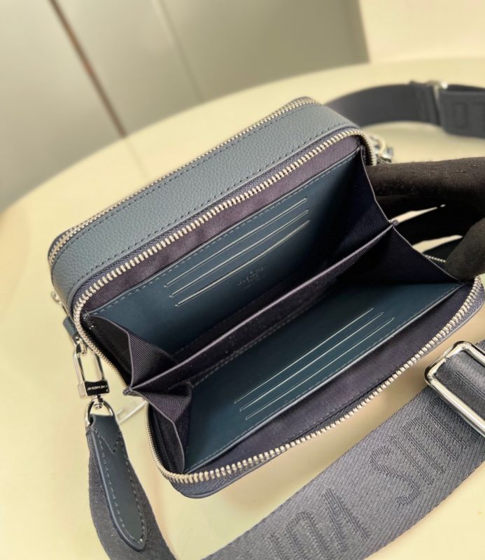 Бумажник LOUIS VUITTON ALPHA