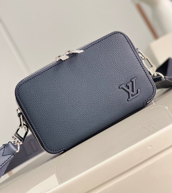 Бумажник LOUIS VUITTON ALPHA