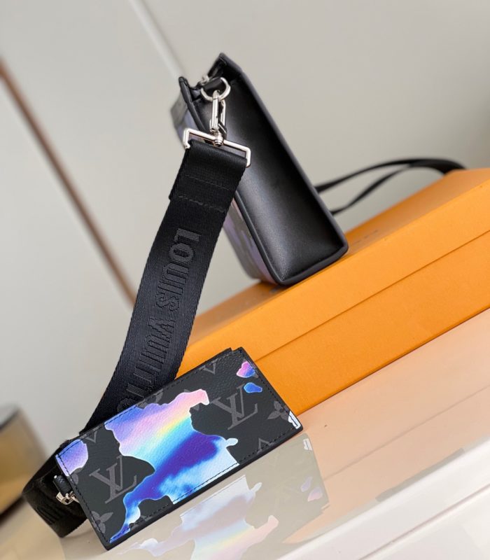 БУМАЖНИК LOUIS VUITTON GASTON С ПЛЕЧЕВЫМ РЕМНЁМ