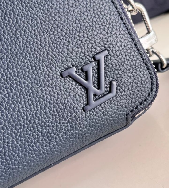 Бумажник LOUIS VUITTON ALPHA