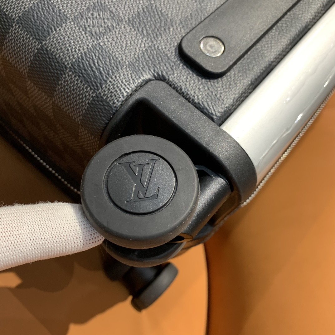 Чемодан LOUIS VUITTON HORIZON 55