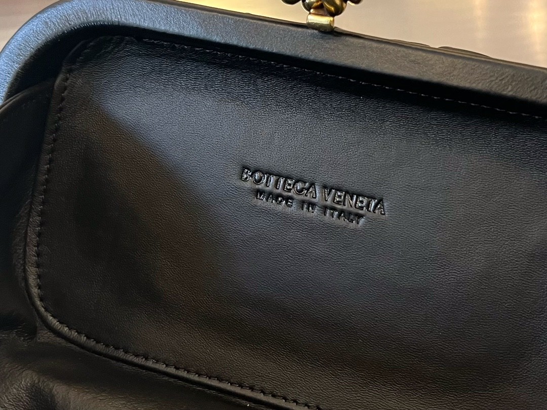 Сумка BOTTEGA VENETA Knot Minaudiere