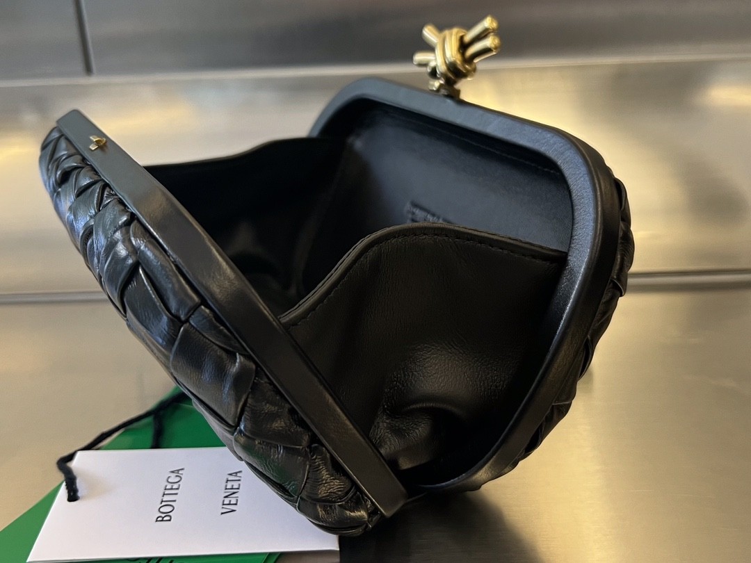 Сумка BOTTEGA VENETA Knot Minaudiere