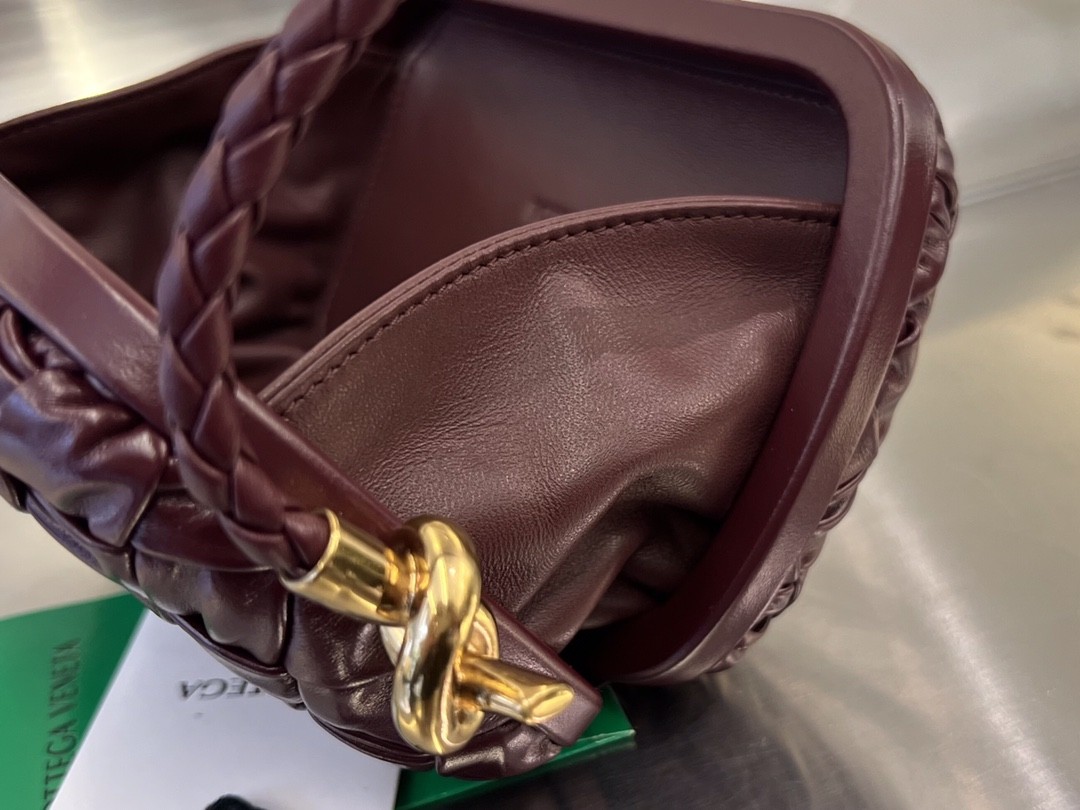 Сумка BOTTEGA VENETA Knot Minaudiere On Strap