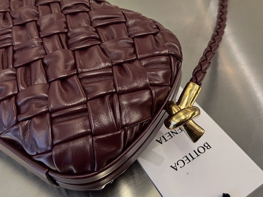 Сумка BOTTEGA VENETA Knot Minaudiere On Strap