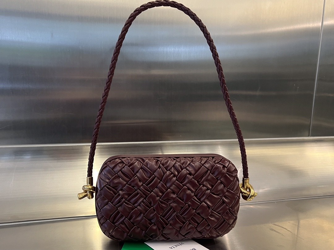 Сумка BOTTEGA VENETA Knot Minaudiere On Strap
