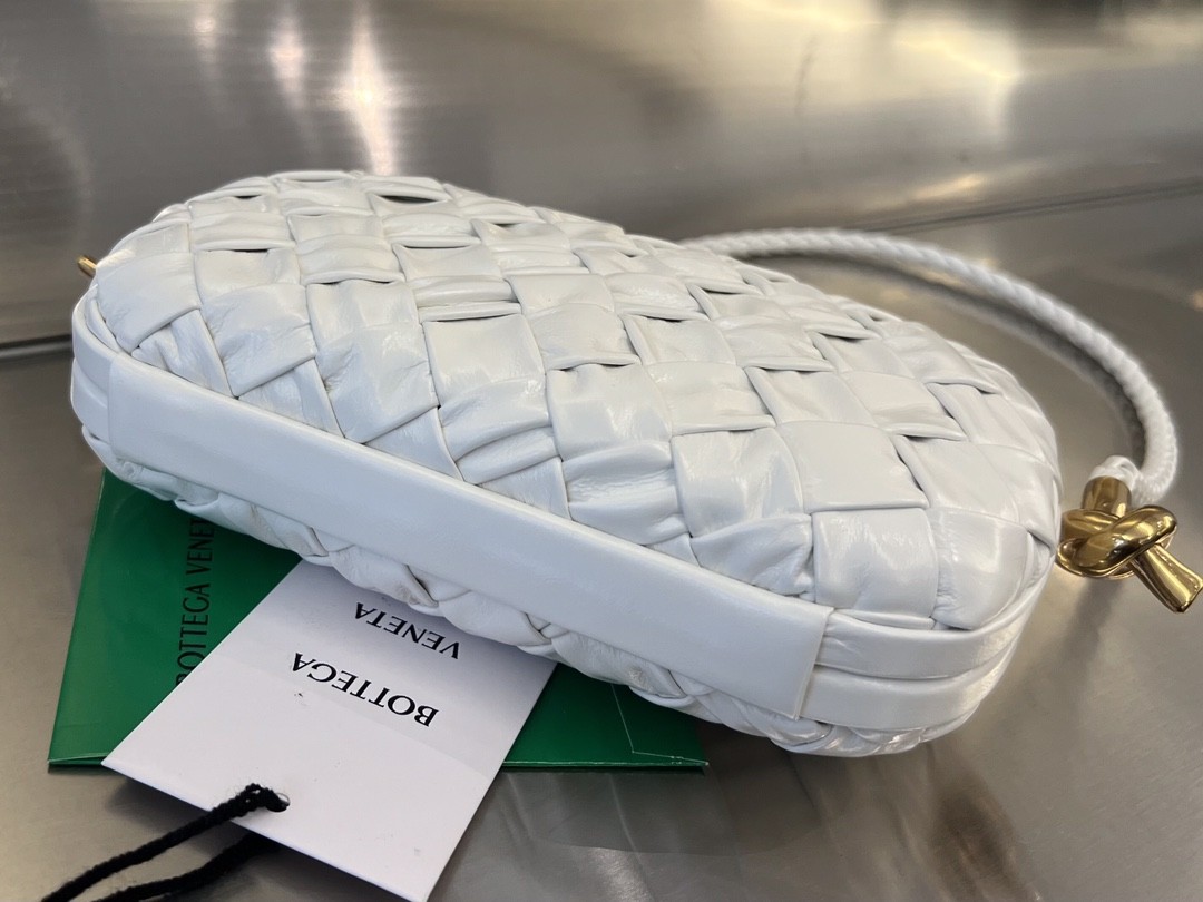 Сумка BOTTEGA VENETA Knot Minaudiere On Strap