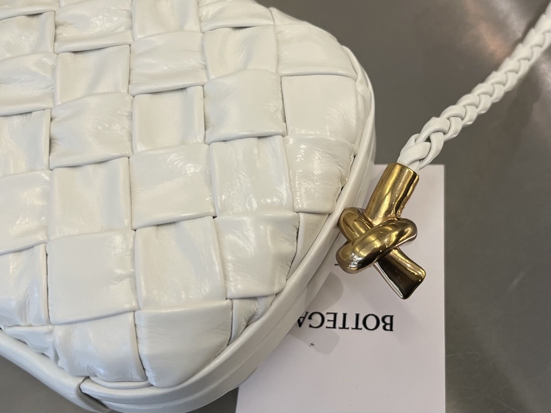 Сумка BOTTEGA VENETA Knot Minaudiere On Strap