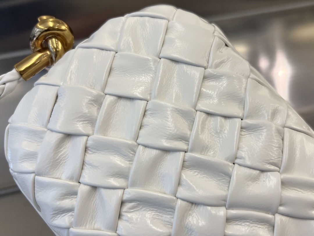 Сумка BOTTEGA VENETA Knot Minaudiere On Strap