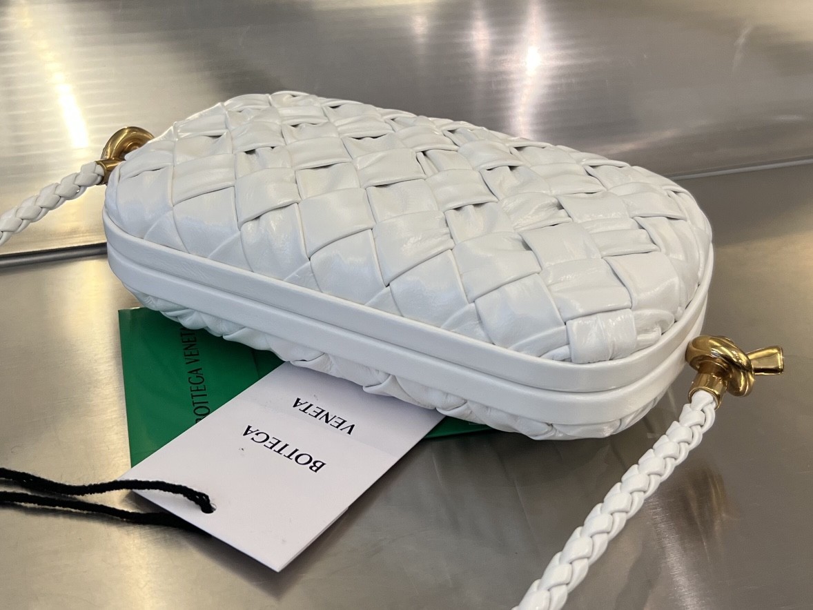Сумка BOTTEGA VENETA Knot Minaudiere On Strap