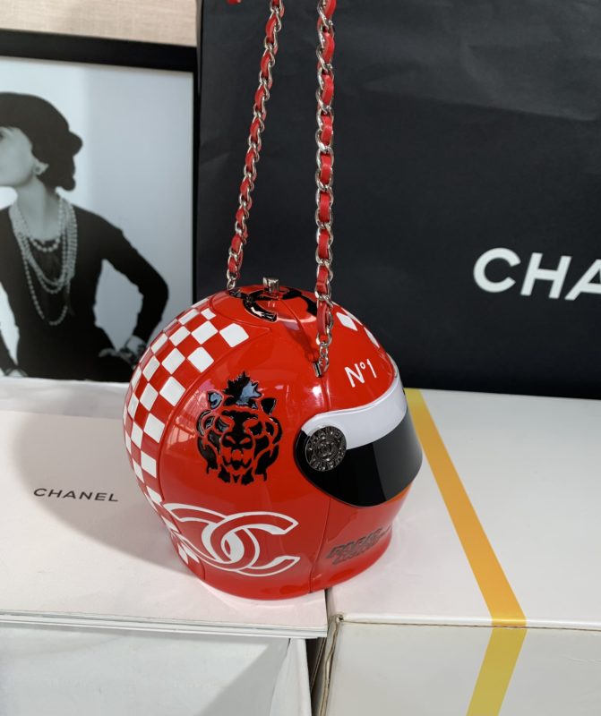 Клатч на цепочке CHANEL
