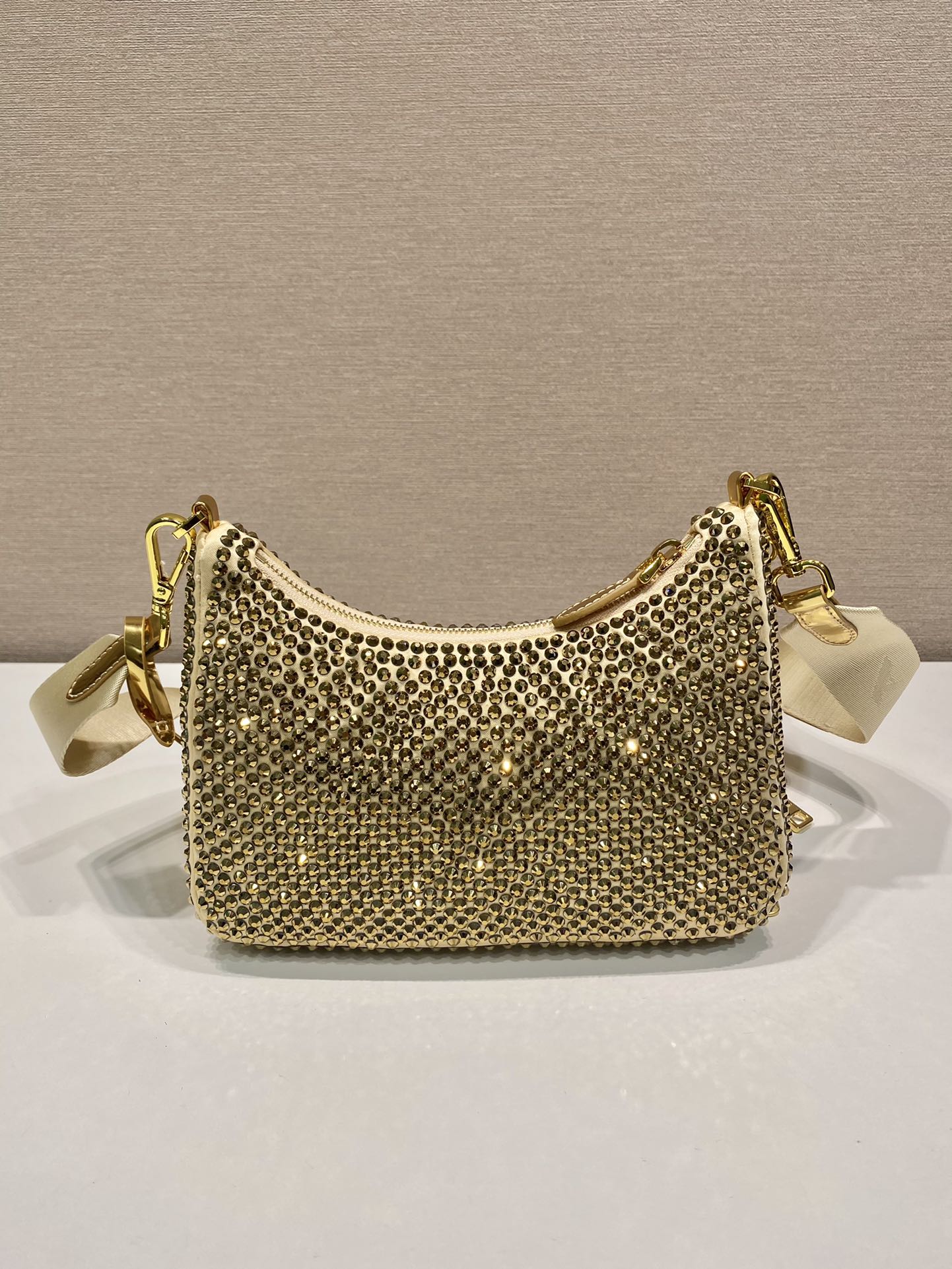 Сумка PRADA Re-Edition 2005 с кристаллами