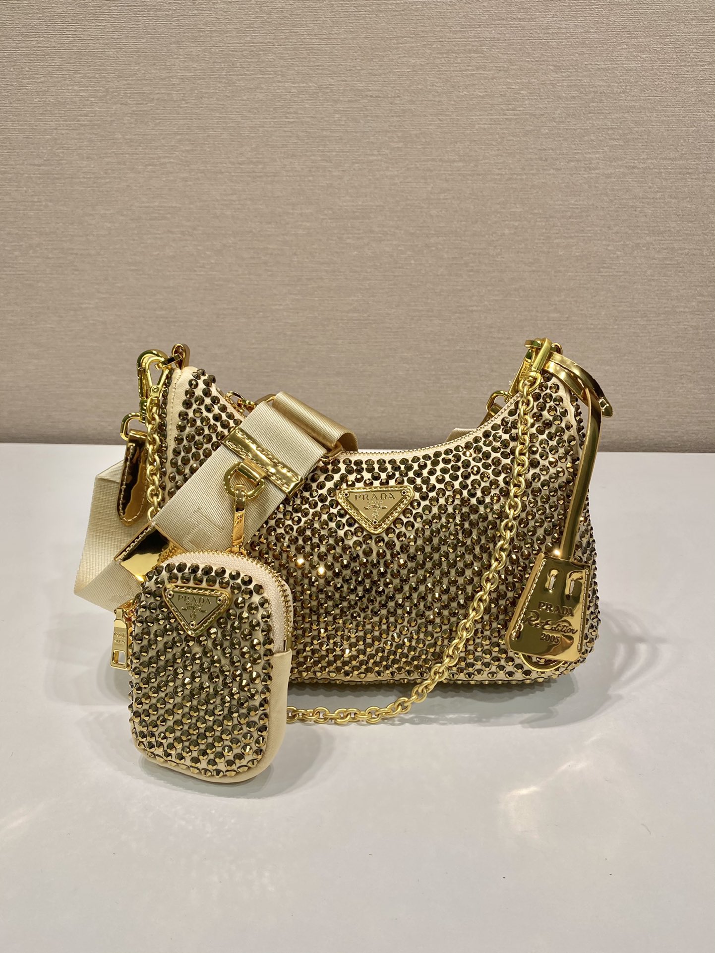 Сумка PRADA Re-Edition 2005 с кристаллами