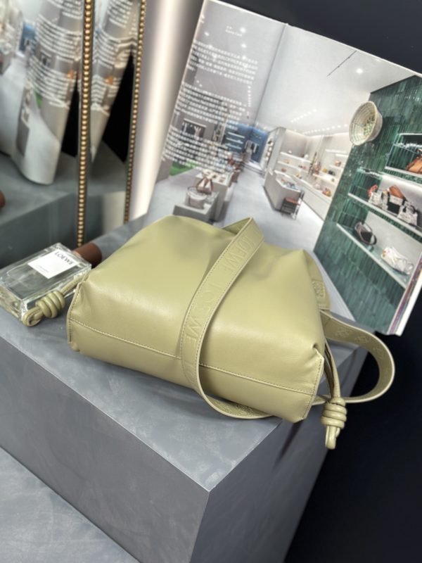 Сумка LOEWE Puffer Flamenco clutch