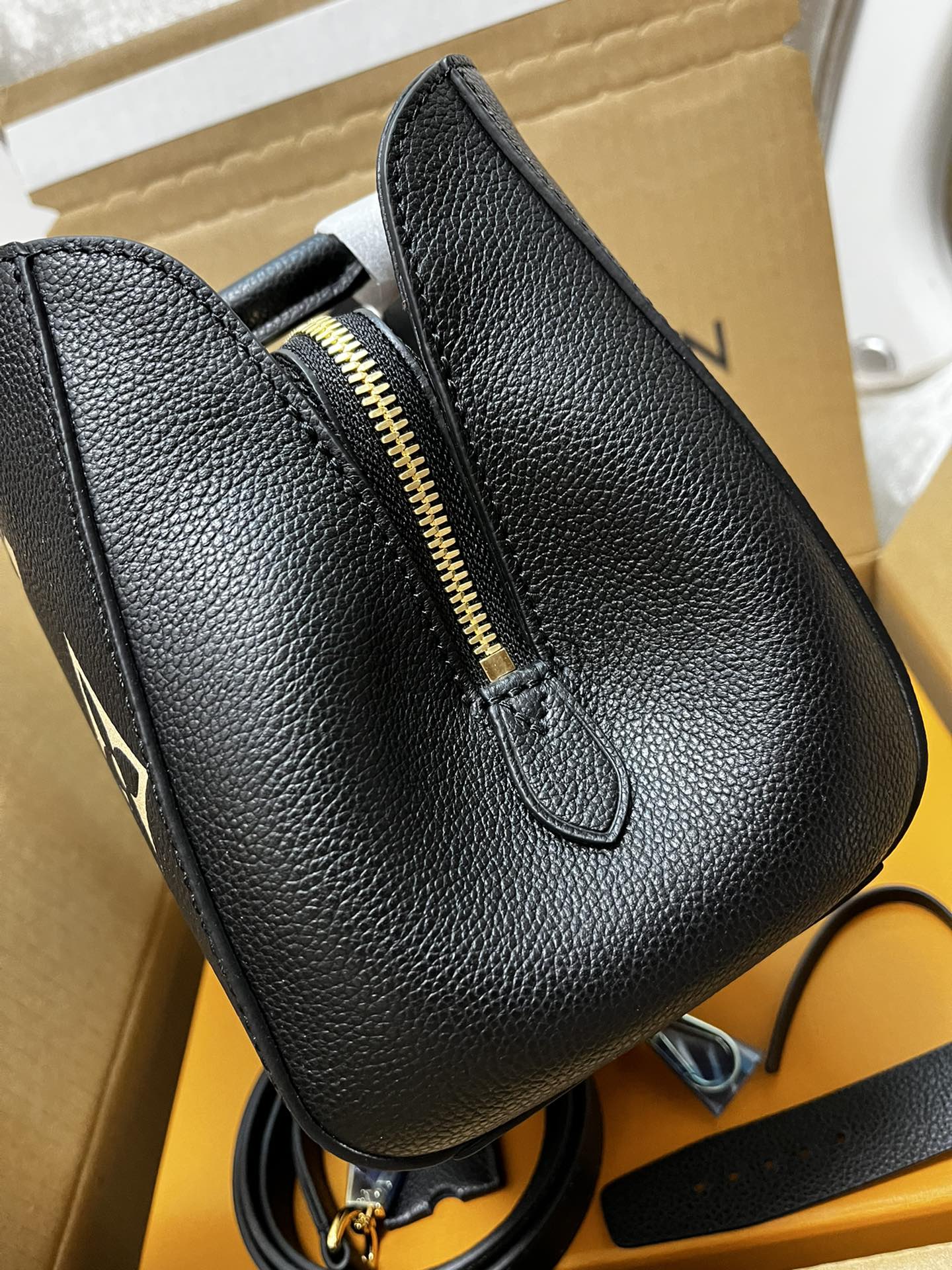 Louis Vuitton MONTAIGNE BB bag