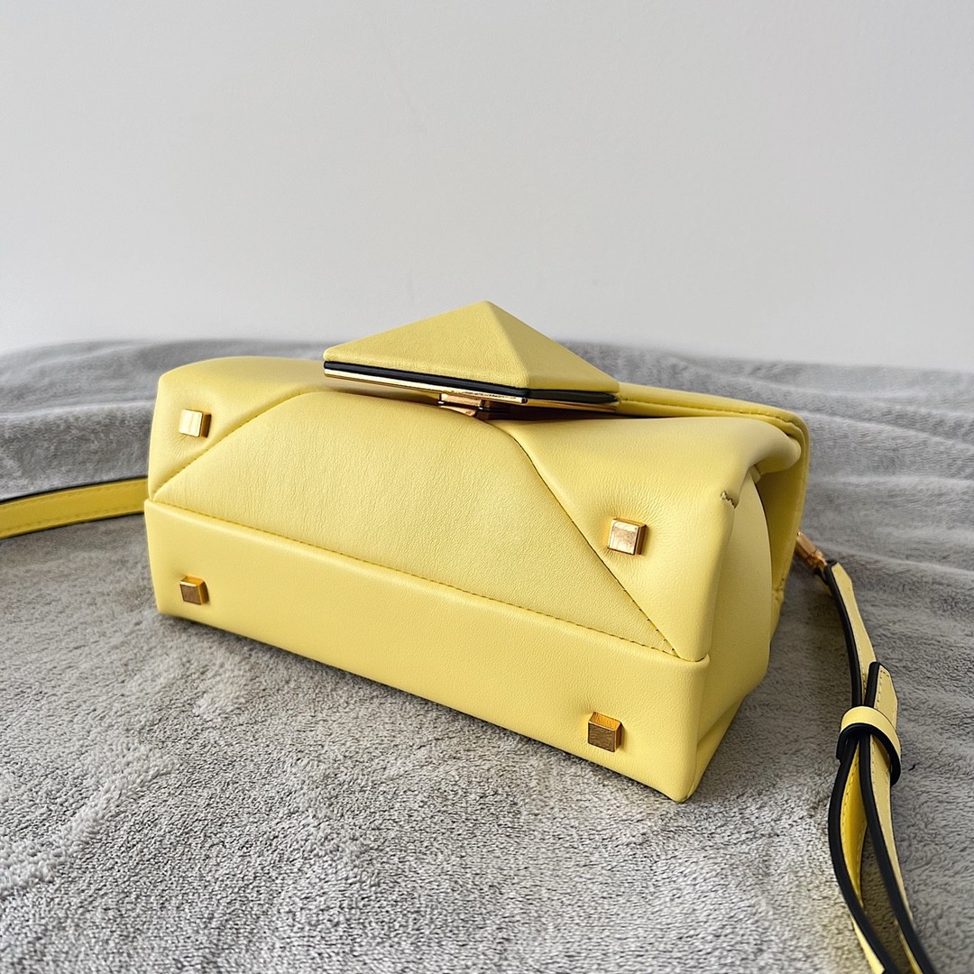 Сумка VALENTINO MINI ONE STUD