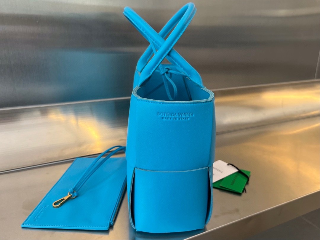 Сумка BOTTEGA VENETA Mini Arco Tote