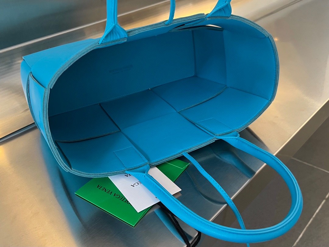 Сумка BOTTEGA VENETA Mini Arco Tote