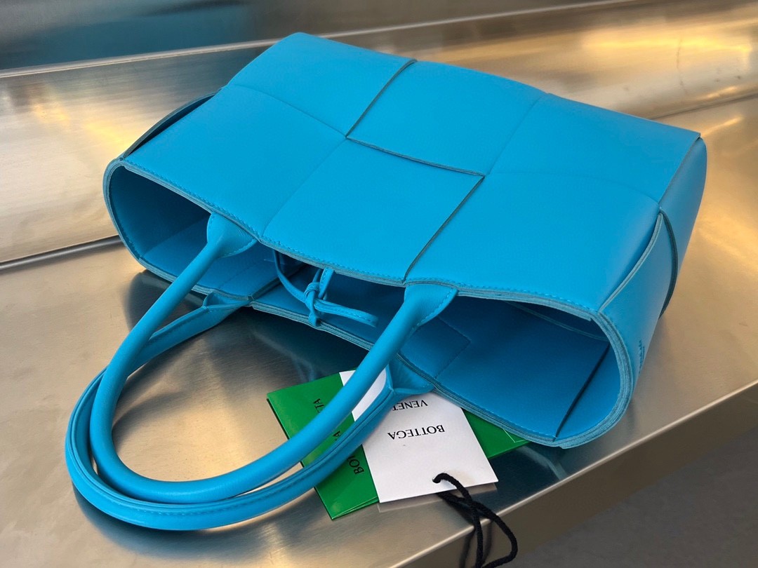 Сумка BOTTEGA VENETA Mini Arco Tote