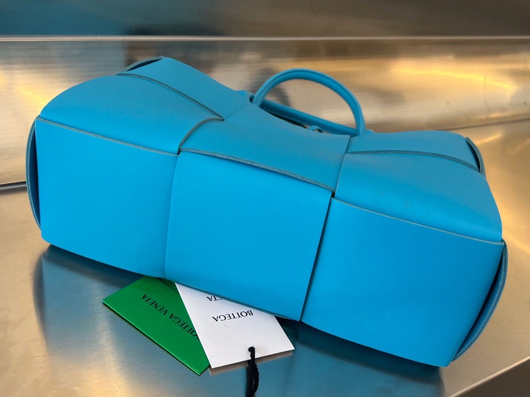 Сумка BOTTEGA VENETA Mini Arco Tote