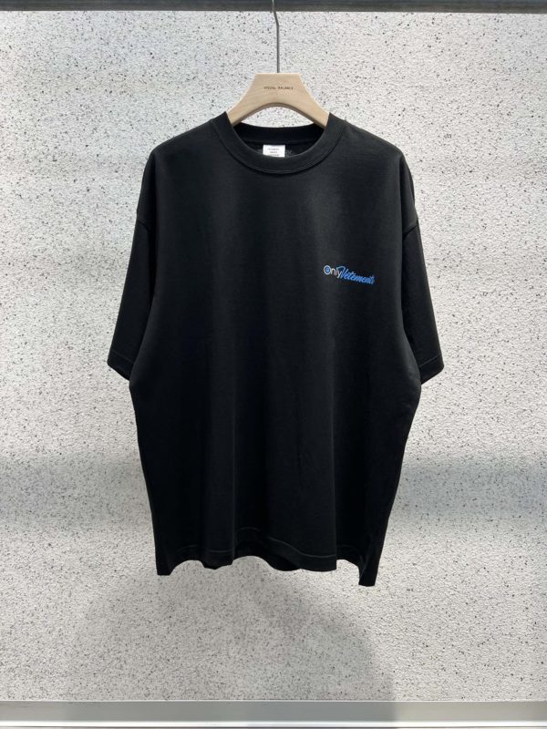 VETEMENTS T-shirt ONLY