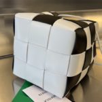 Сумка BOTTEGA VENETA Small Cassette Cross-Body Bucket