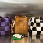 Сумка BOTTEGA VENETA Small Cassette Cross-Body Bucket