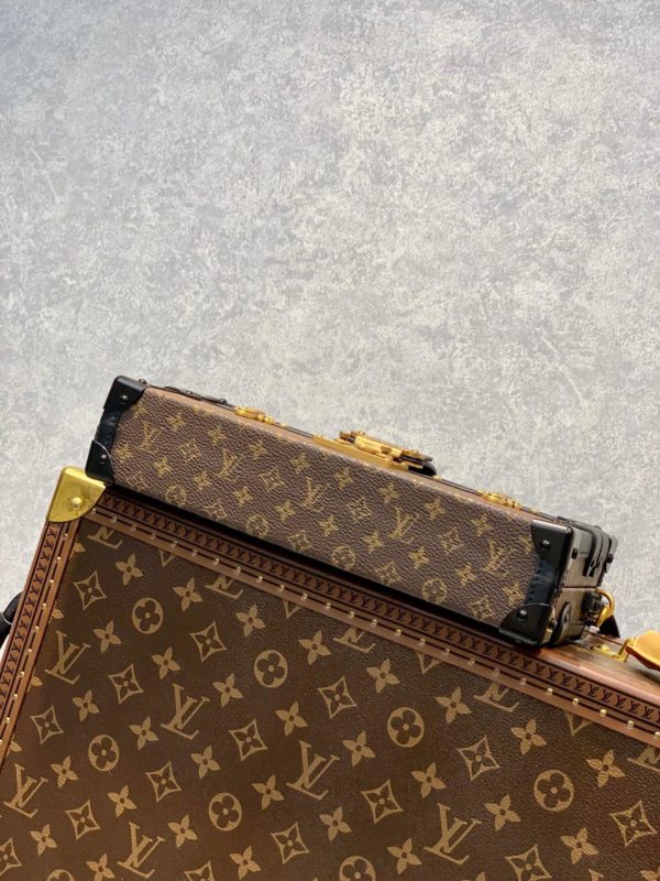 Сумка LOUIS VUITTON PETITE MALLE EAST WEST