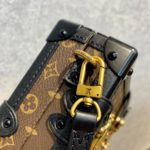 Сумка LOUIS VUITTON PETITE MALLE EAST WEST