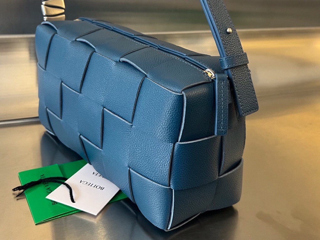 Сумка BOTTEGA VENETA Brick Cassette