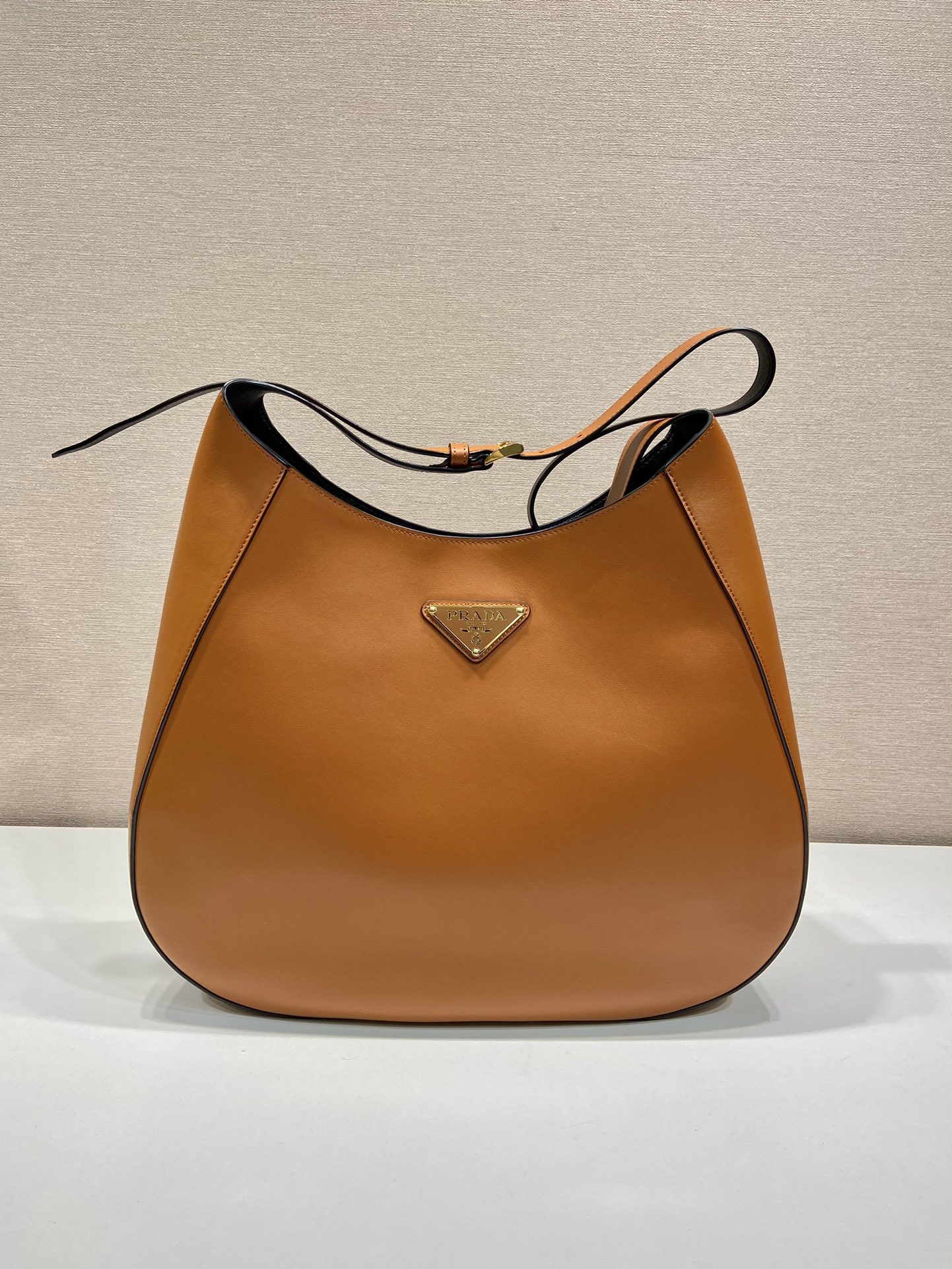 Большая сумка PRADA через плечо
