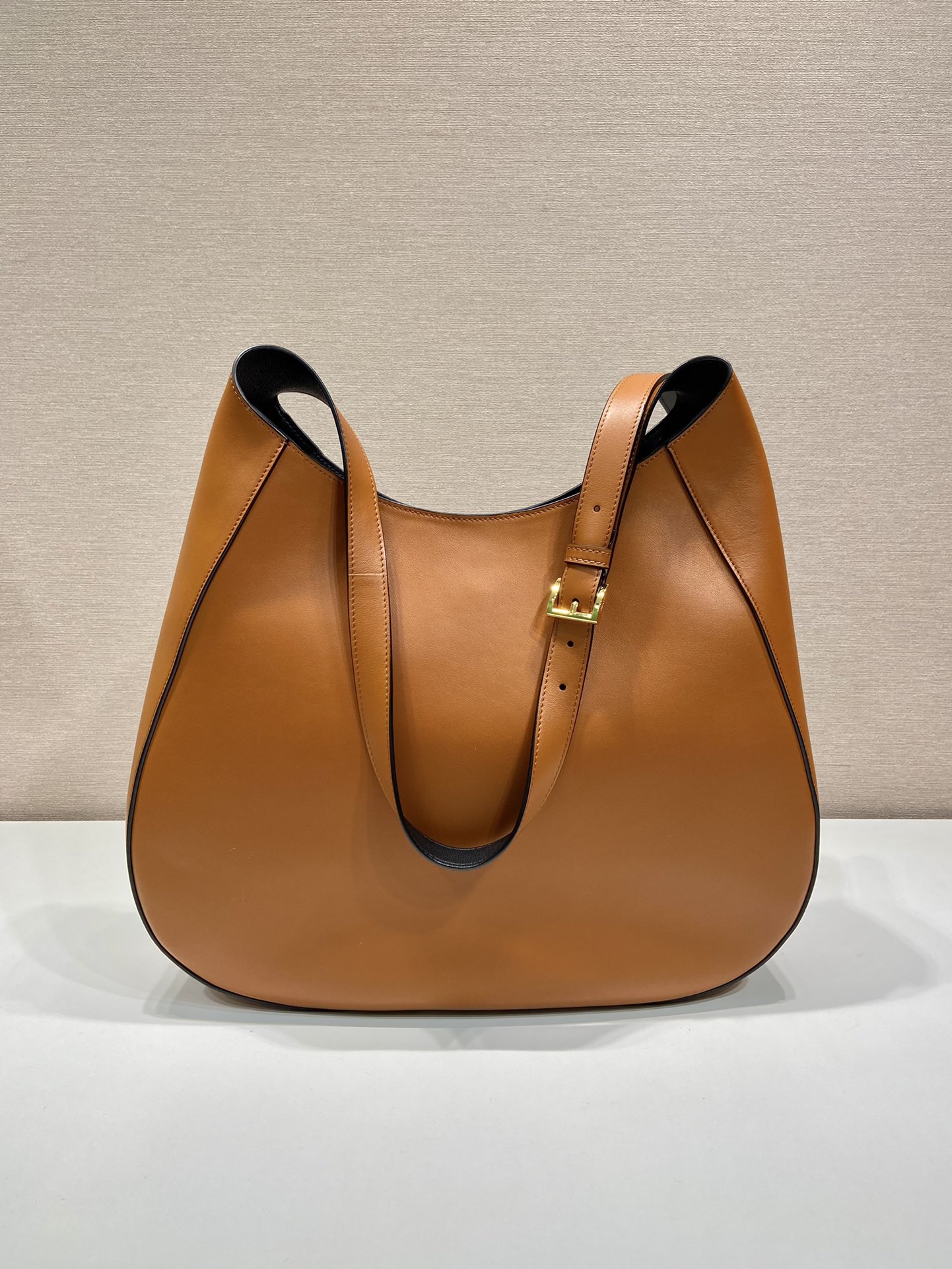 Большая сумка PRADA через плечо